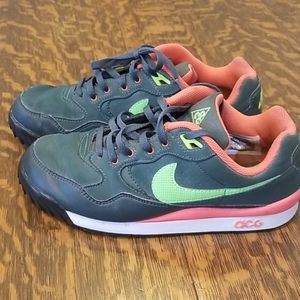 Nike ACG Wildwood Sneakers Size 7y 334054-300